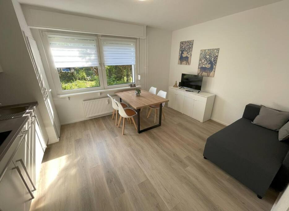 Gemuetliches Apartment In Duisburg Bagian luar foto
