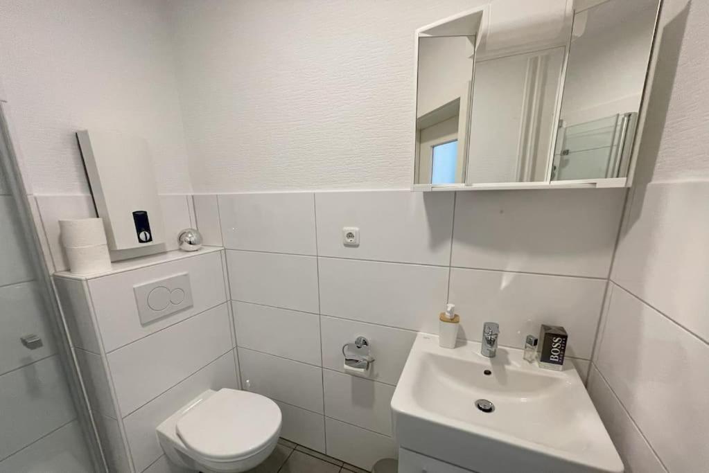 Gemuetliches Apartment In Duisburg Bagian luar foto