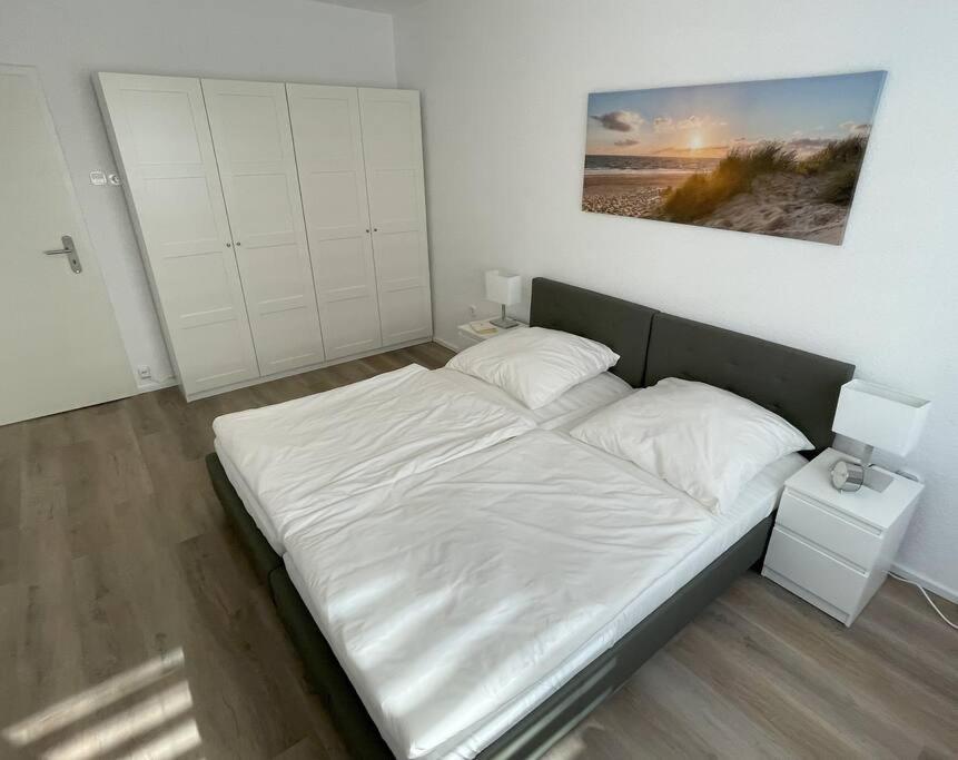 Gemuetliches Apartment In Duisburg Bagian luar foto