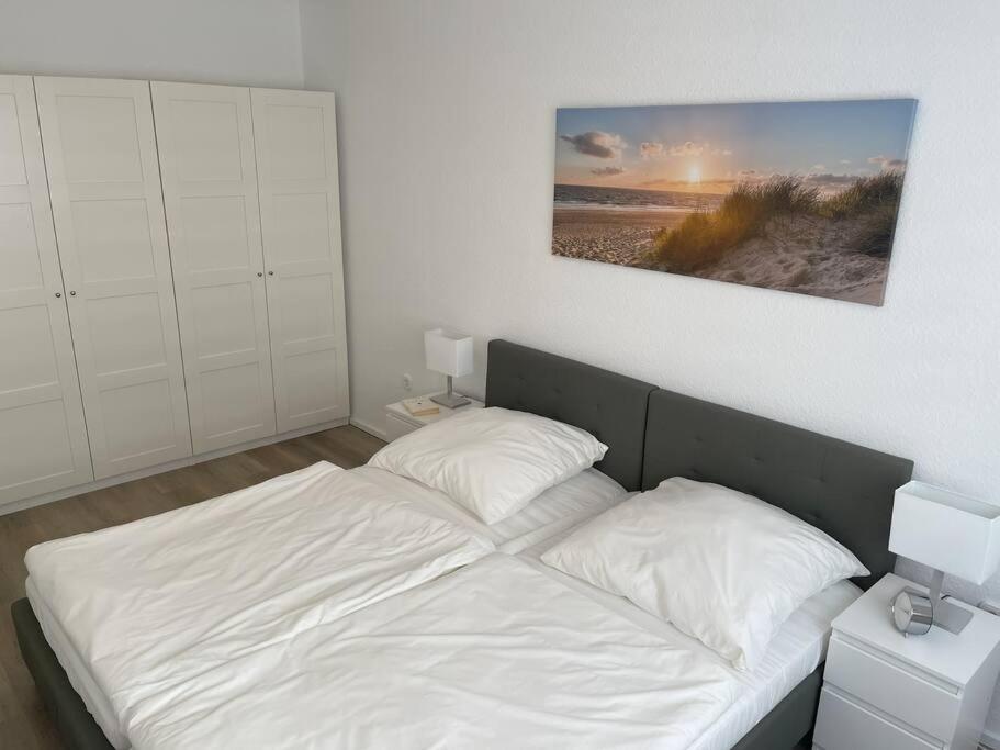Gemuetliches Apartment In Duisburg Bagian luar foto